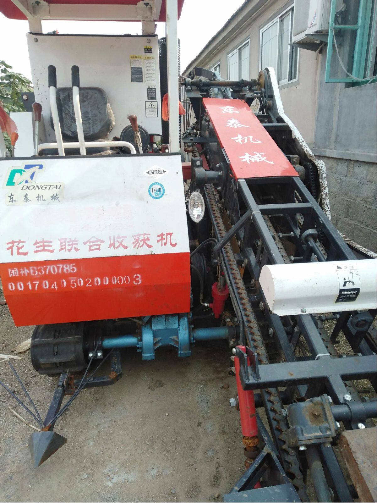 东泰秋田忙4HBL-2自走式花生联合收获机