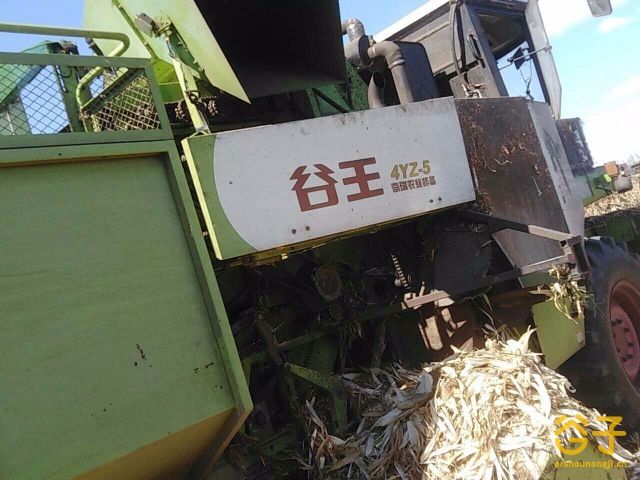 谷王五行玉米收割机