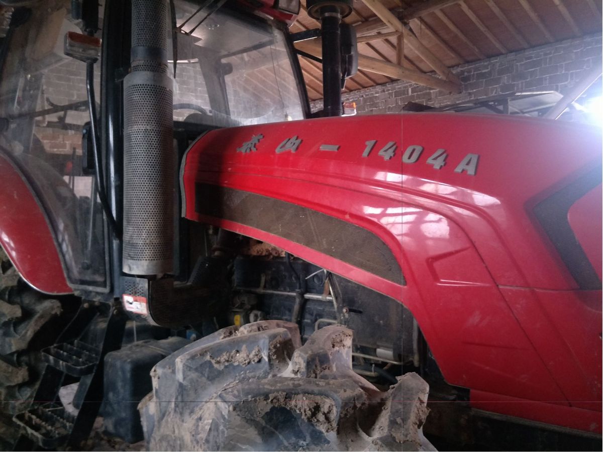泰山1404轮式拖拉机