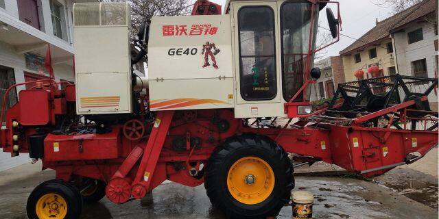 雷沃谷神GE40(4LZ-4E1)轮式谷物联合收割机