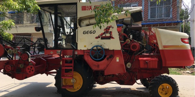 雷沃谷神GE60(4LZ-6E2)小麦联合收割机
