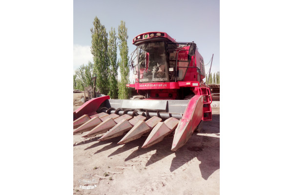 新疆牧神4LZ-8型自走式谷物联合收割机