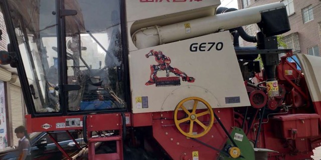 雷沃谷神GE70(4LZ-7E1)小麦收割机