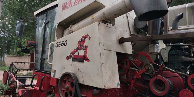 雷沃谷神GE60小麦收割机