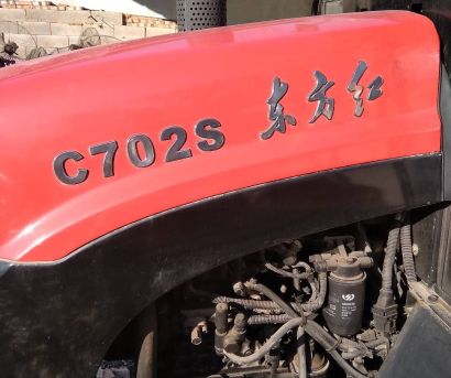 东方红702履带式拖拉机
