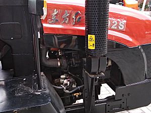 东方红702履带拖拉机