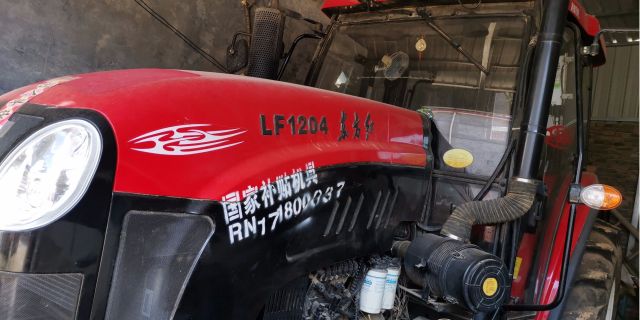东方红LF1204拖拉机
