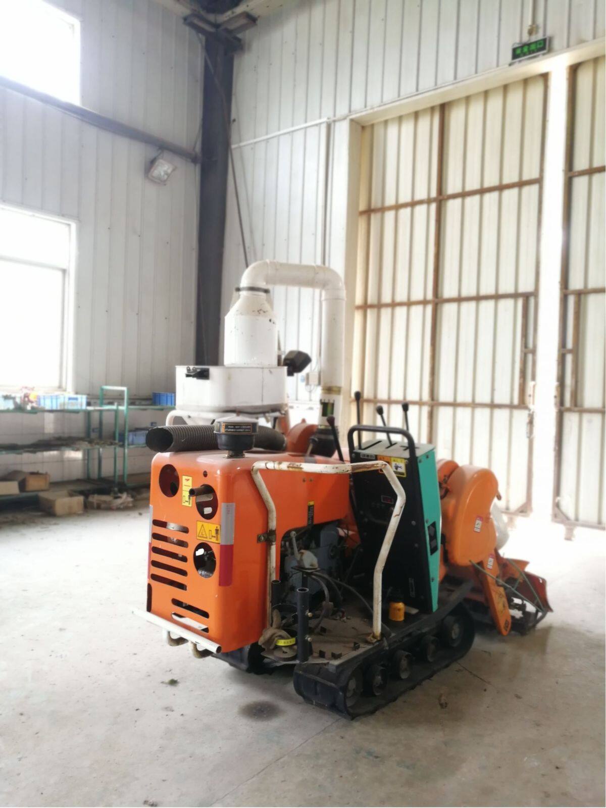 广西开元4LBZ-110型半喂入履带自走式水稻联合收割机