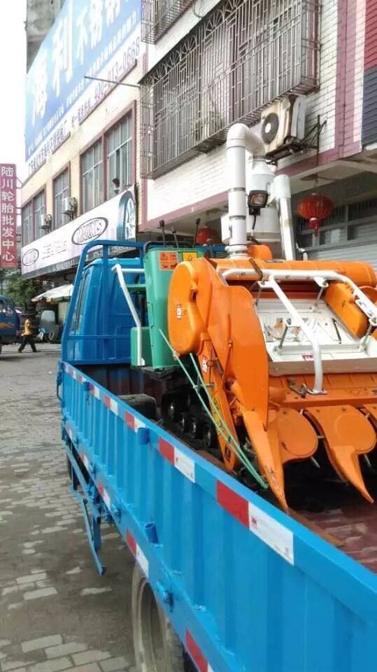 广西开元4LBZ-110型半喂入履带自走式水稻联合收割机
