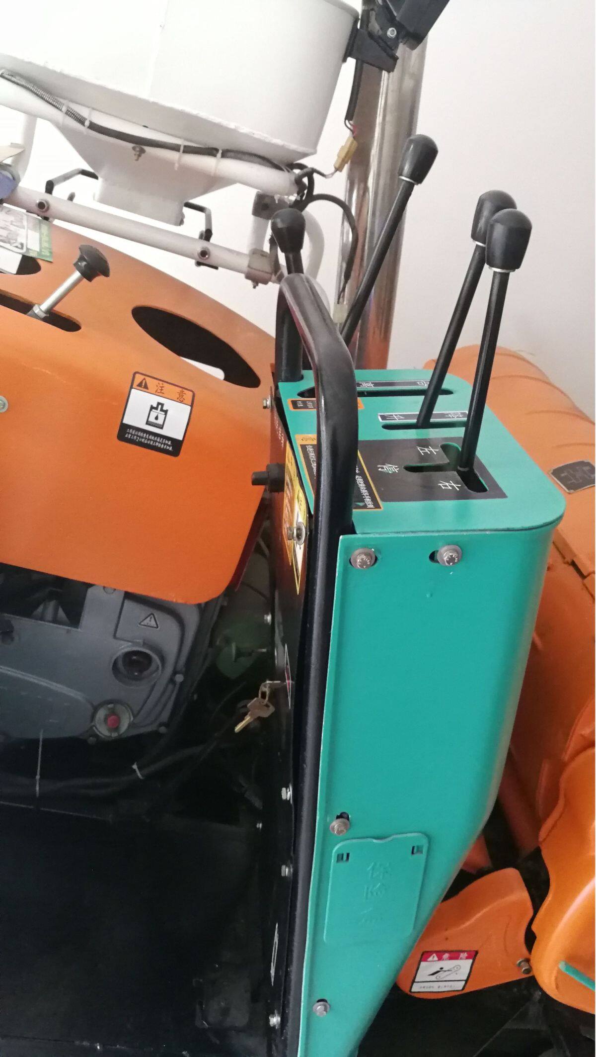 广西开元4LBZ-110型半喂入履带自走式水稻联合收割机