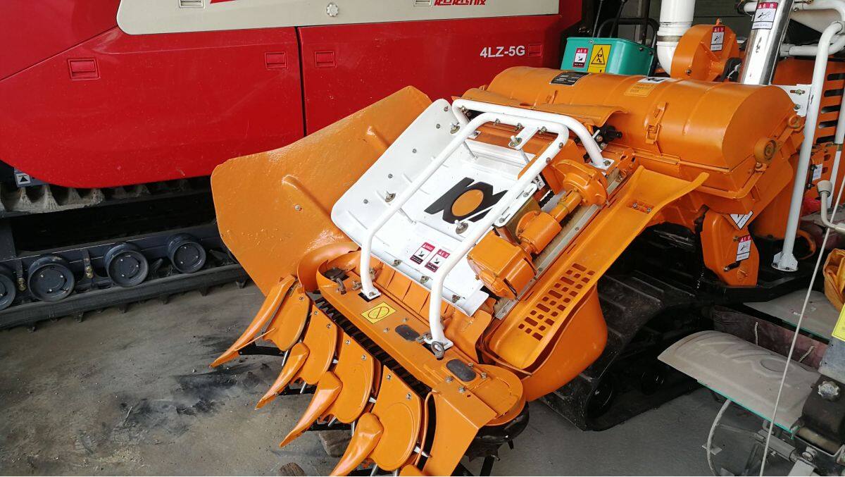 广西开元4LBZ-110型半喂入履带自走式水稻联合收割机