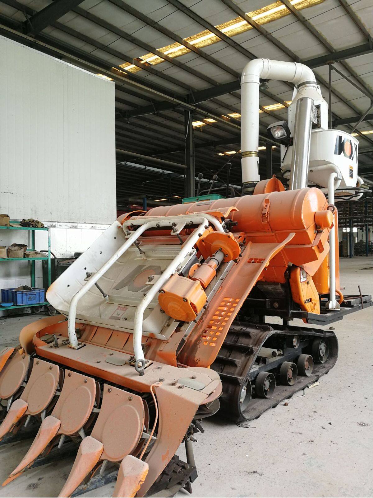 广西开元4LBZ-110型半喂入履带自走式水稻联合收割机