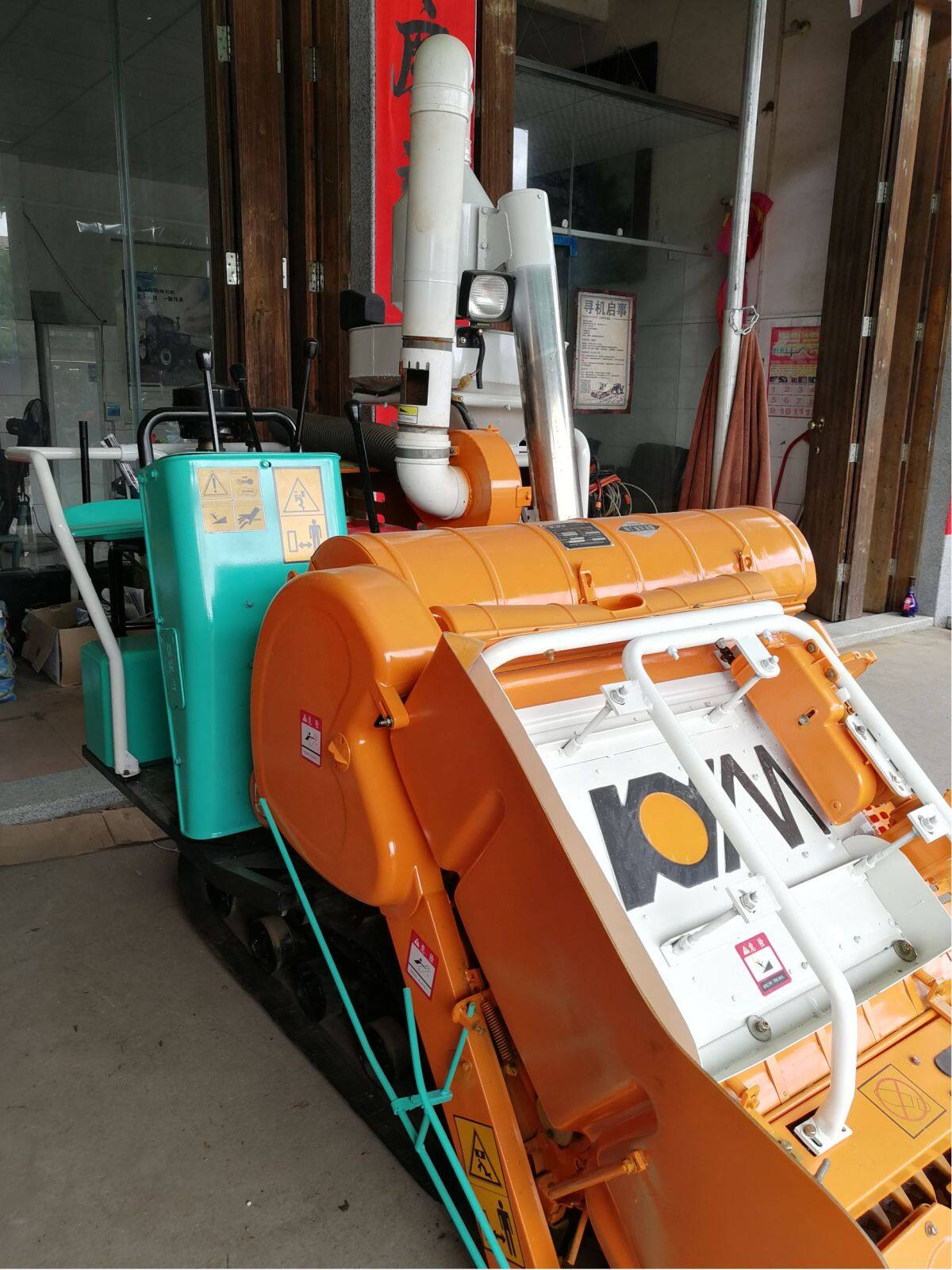 广西开元4LBZ-110型半喂入履带自走式水稻联合收割机