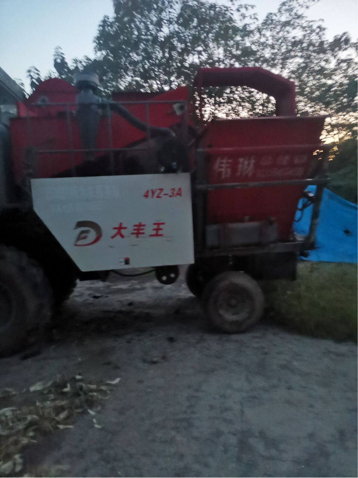 大丰王4YZ-3A自走式玉米联合收获机
