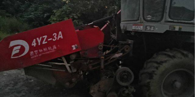 大丰王4YZ-3A自走式玉米联合收获机