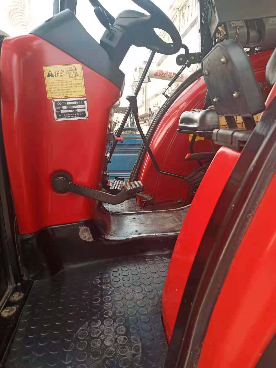 东方红LX804轮式拖拉机