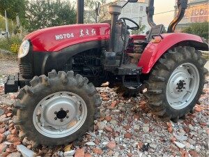 东方红MG704拖拉机