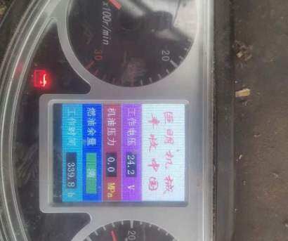 巨明三行履带玉米收割机