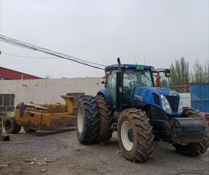 紐荷蘭2304拖拉機(jī)