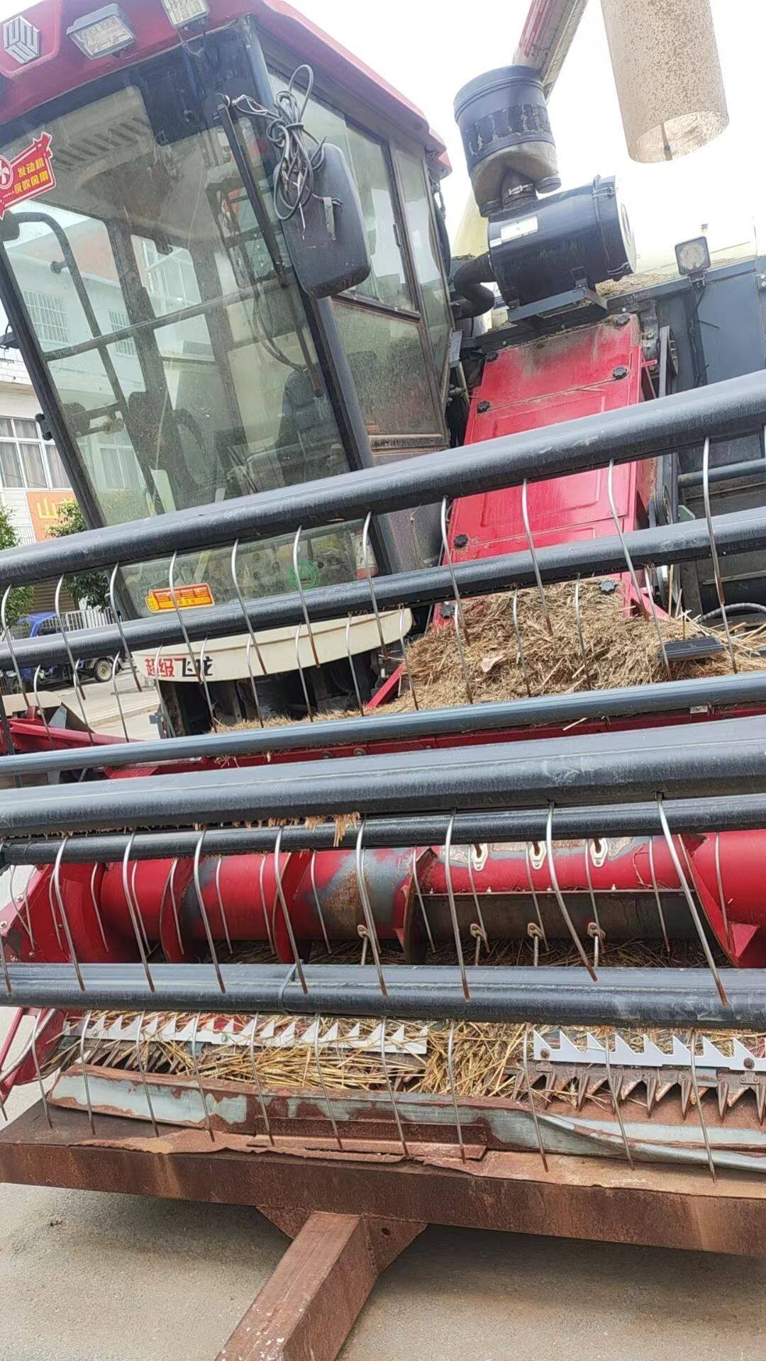 沃得超级飞龙150履带收割机