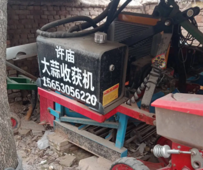 大蒜全液壓收獲機(jī)