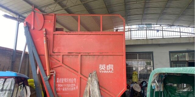 英虎四行玉米收割机