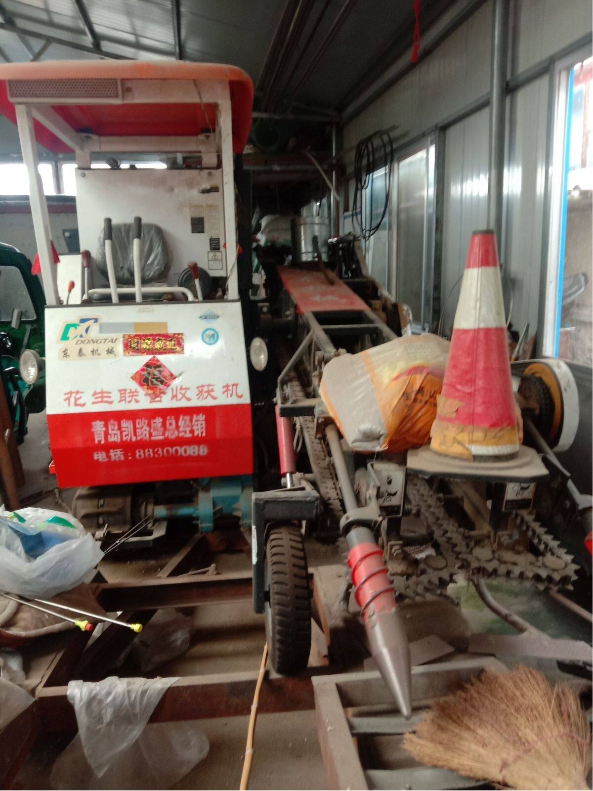 东泰4HBL-2自走式花生联合收获机