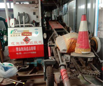 東泰4HBL-2自走式花生聯(lián)合收獲機